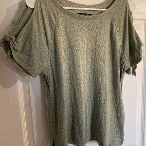 Green cold shoulder knotted tee